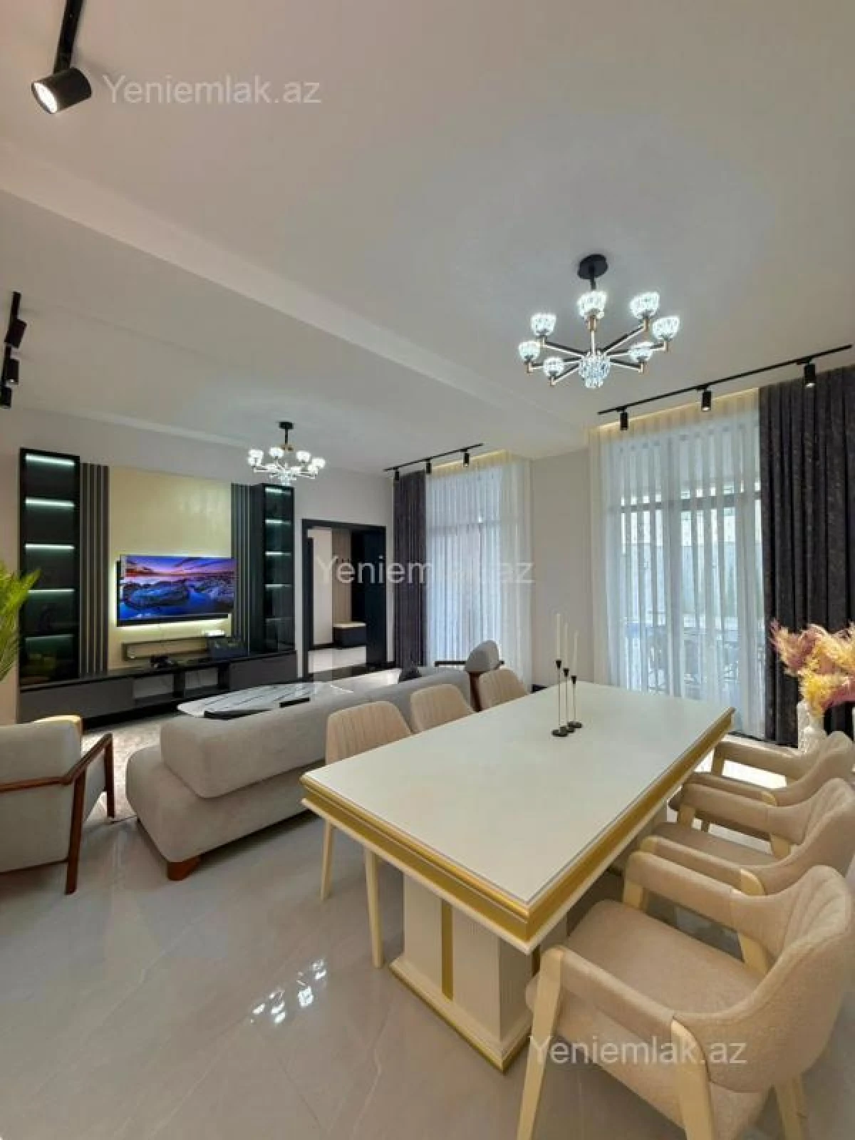 Satılır 5 otaqlı həyət evi 300 m²