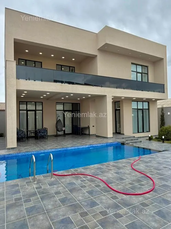 Satılır 5 otaqlı həyət evi 300 m²
