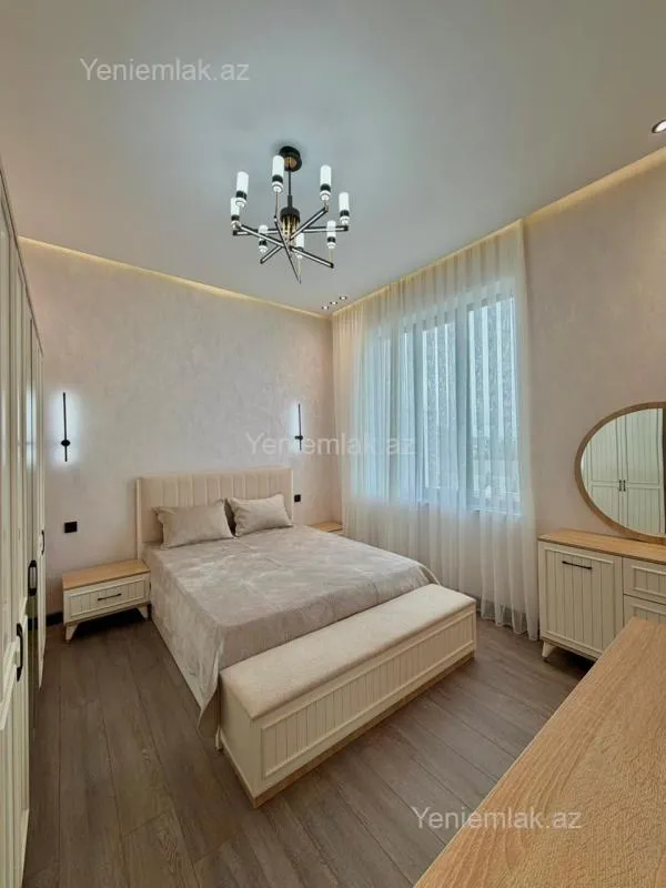 Satılır 5 otaqlı həyət evi 300 m²