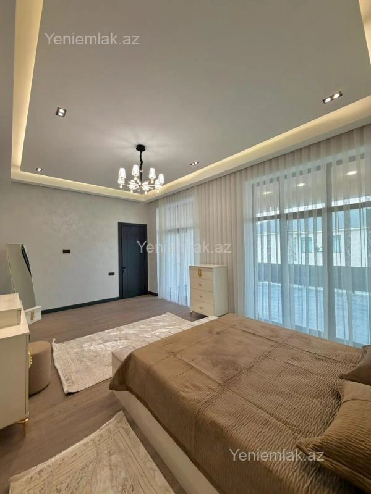 Satılır 5 otaqlı həyət evi 300 m²