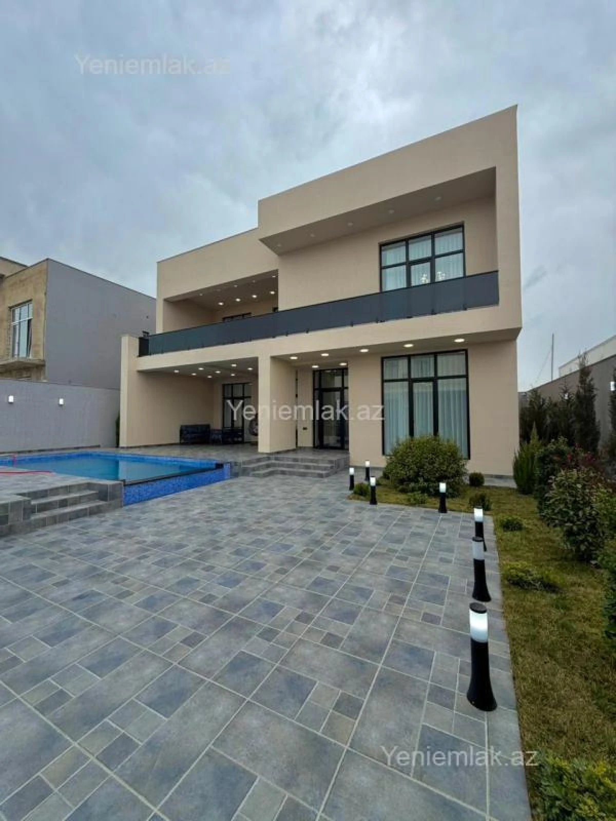 Satılır 5 otaqlı həyət evi 300 m²