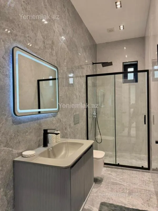 Satılır 5 otaqlı həyət evi 300 m²