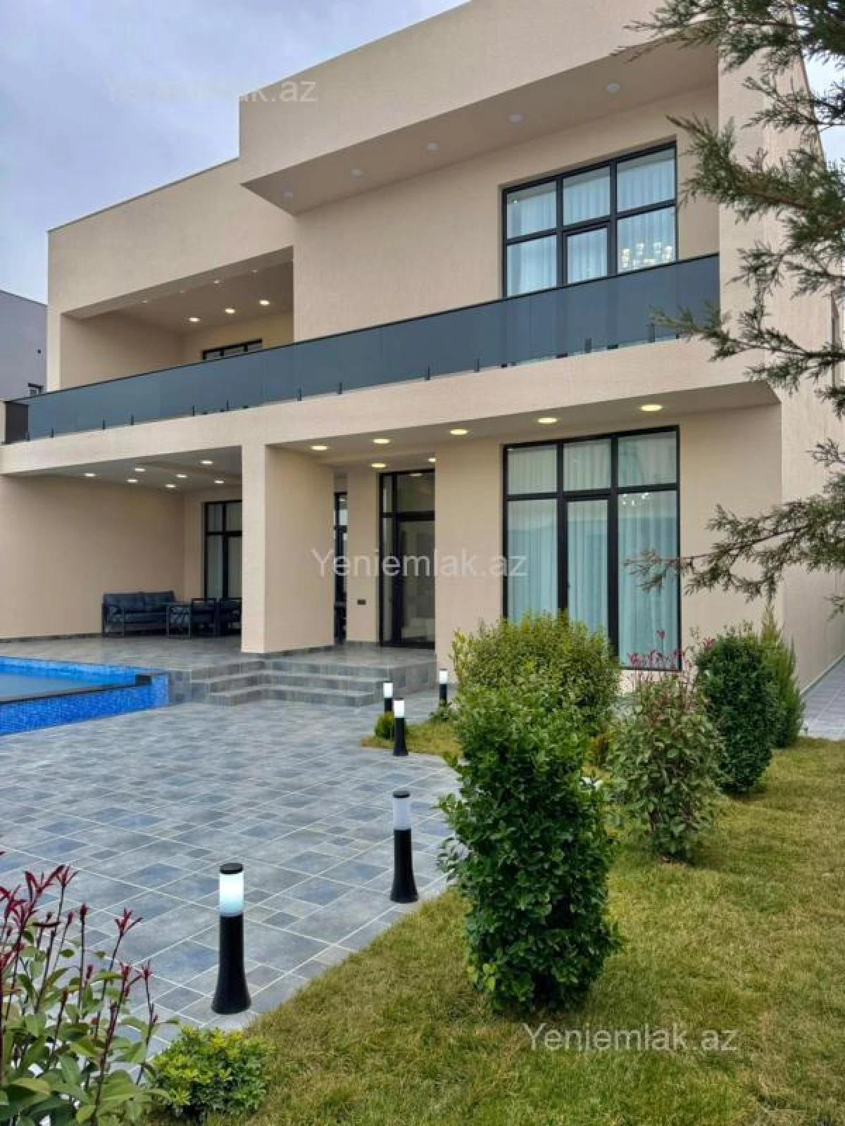 Satılır 5 otaqlı həyət evi 300 m²