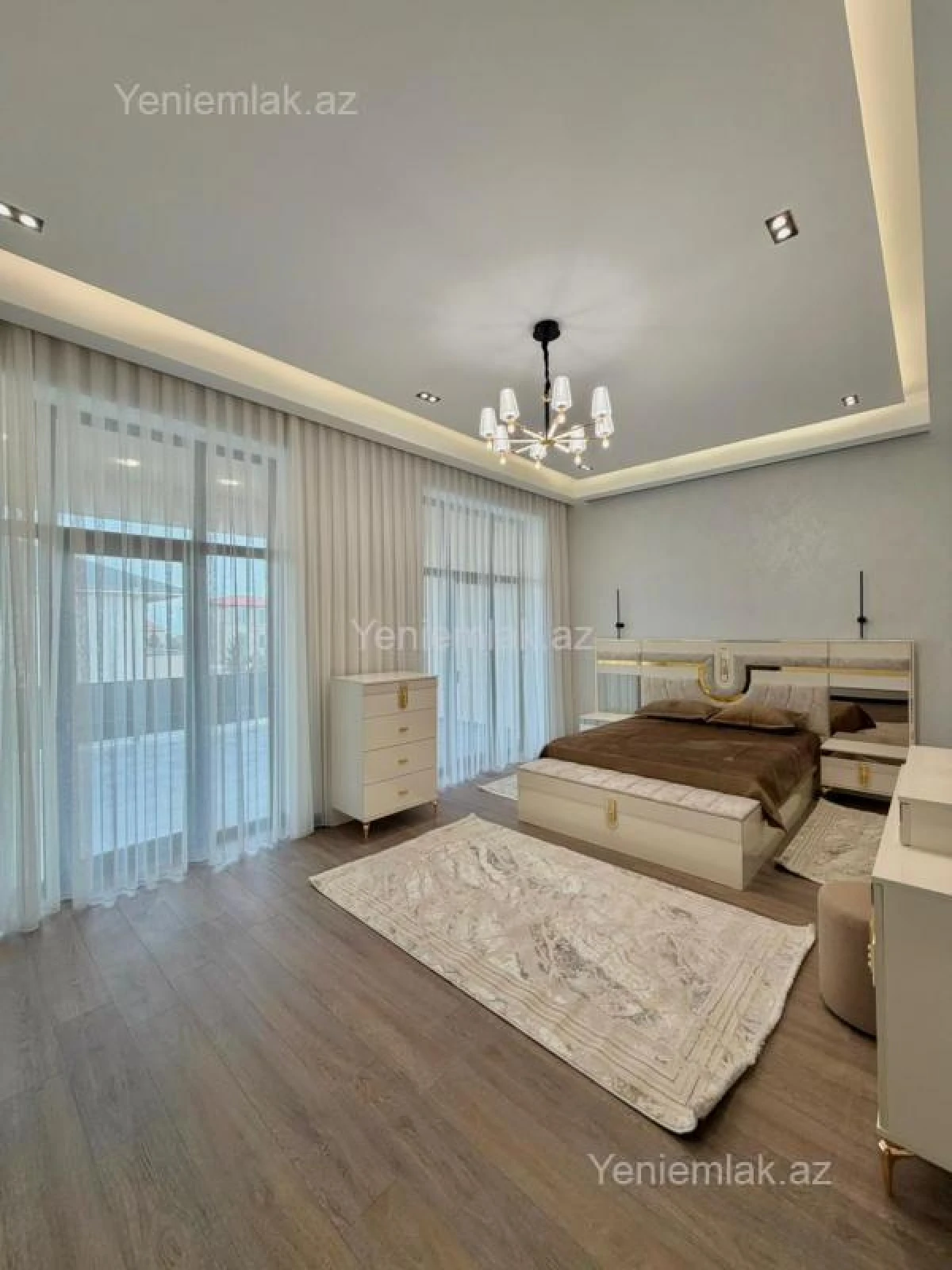 Satılır 5 otaqlı həyət evi 300 m²