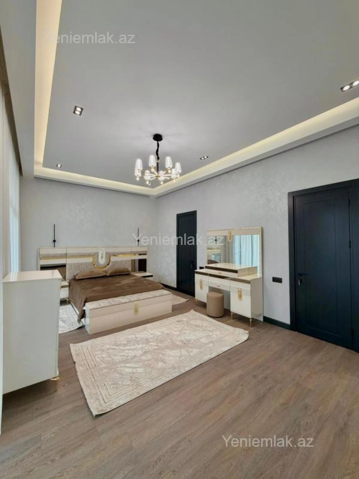 Satılır 5 otaqlı həyət evi 300 m²