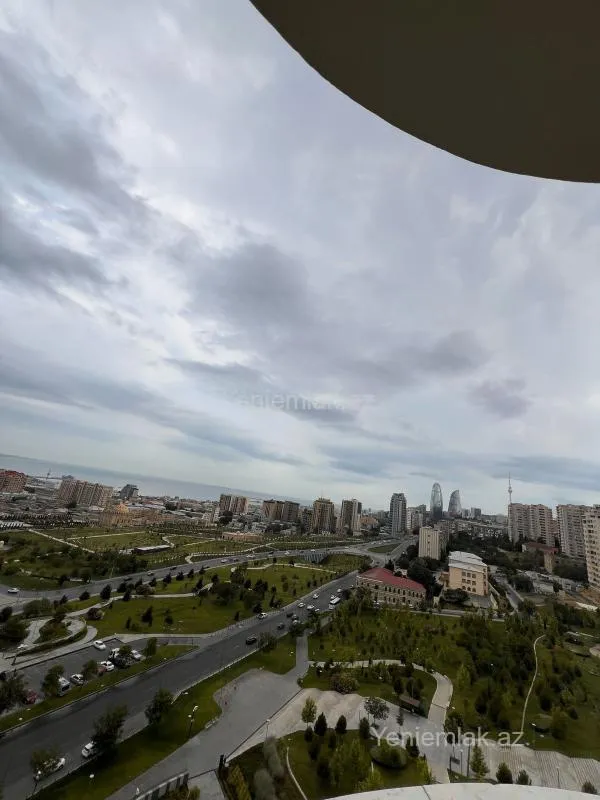 Satılır 4 otaqlı yeni tikili 195 m²