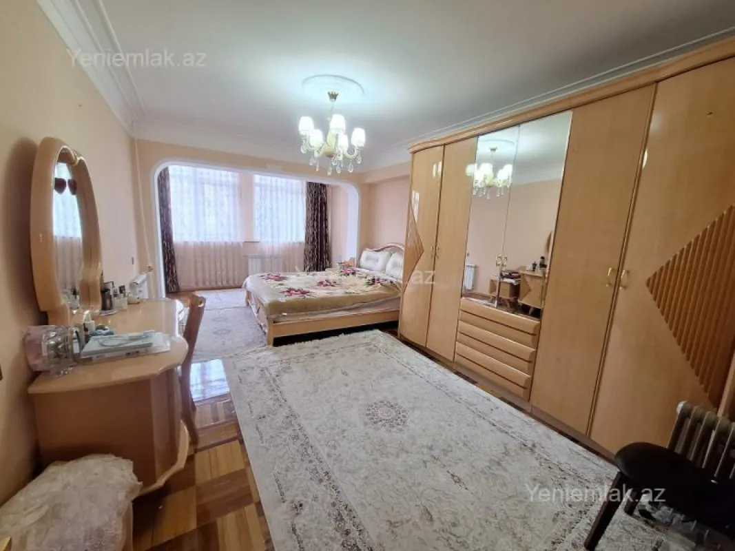 Satılır 2 otaqlı köhnə tikili 55 m²
