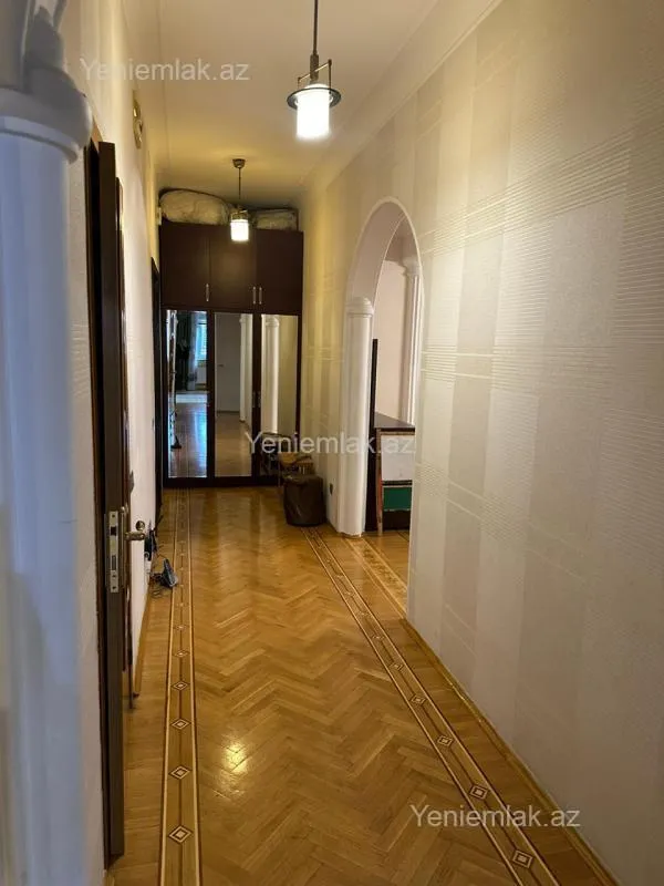 Satılır 3 otaqlı yeni tikili 180 m²