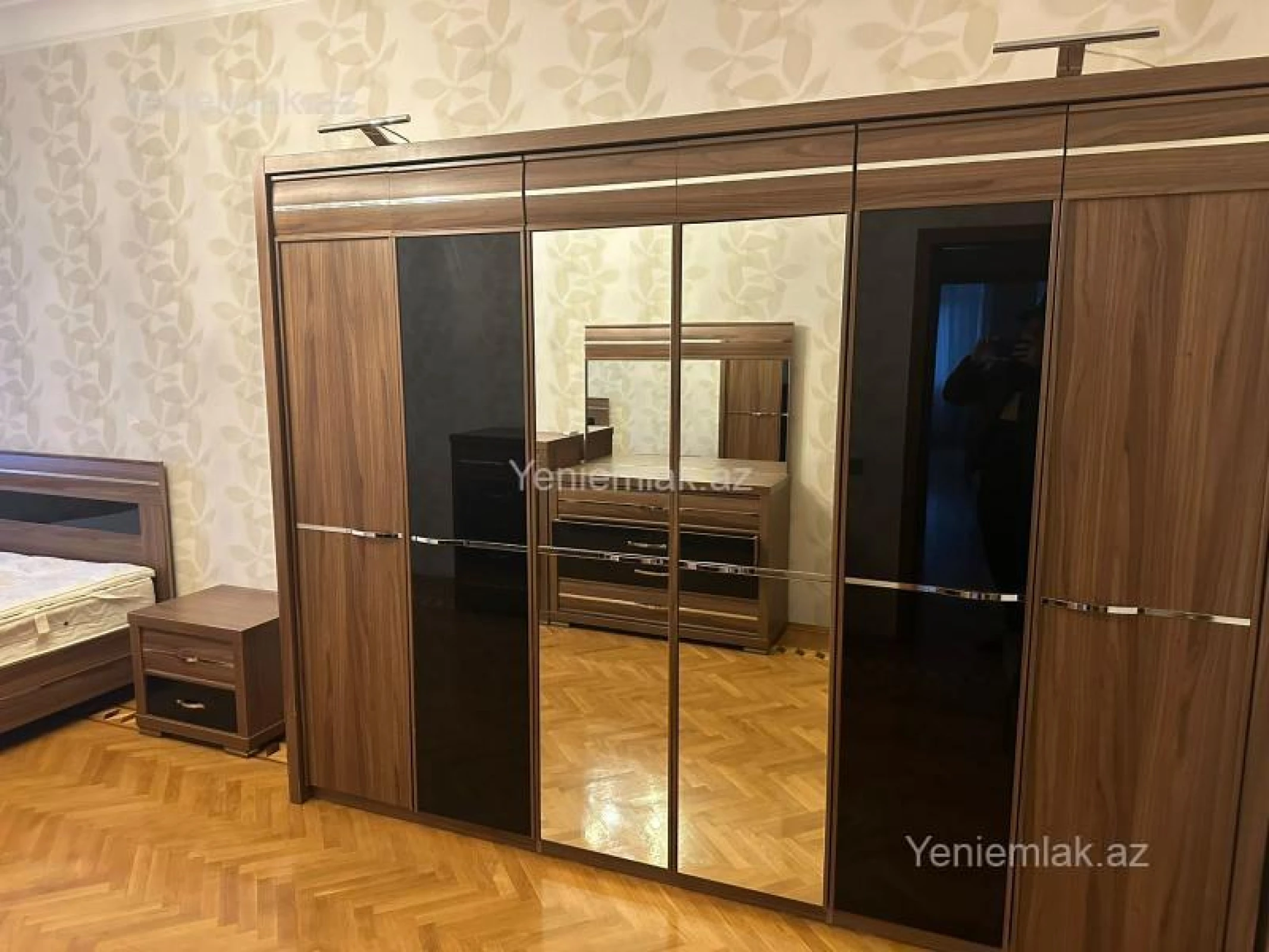 Satılır 3 otaqlı yeni tikili 180 m²