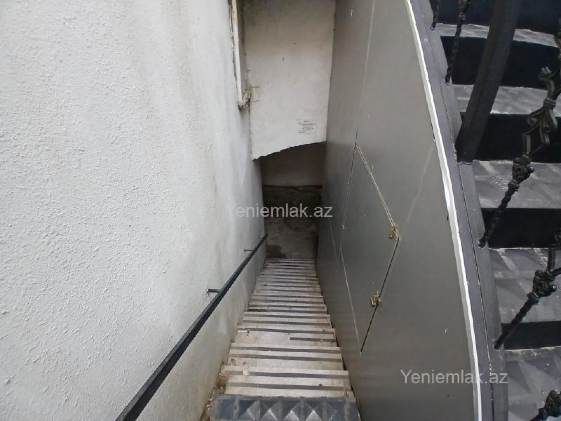 Satılır 2 otaqlı köhnə tikili 57 m²