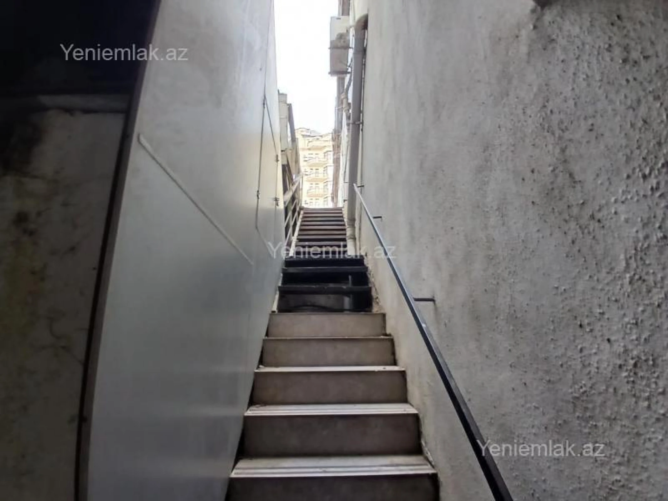 Satılır 2 otaqlı köhnə tikili 57 m²