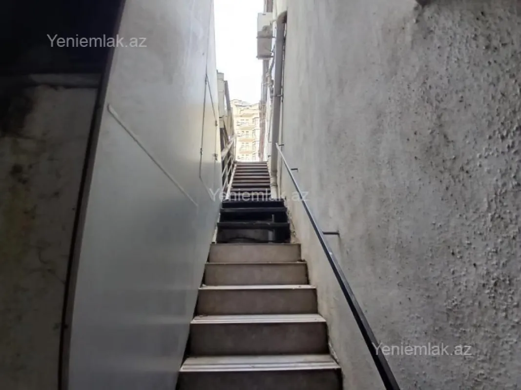 Satılır 2 otaqlı köhnə tikili 57 m²