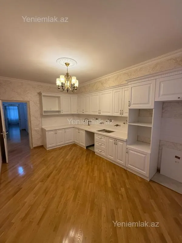 Satılır 3 otaqlı yeni tikili 138 m²