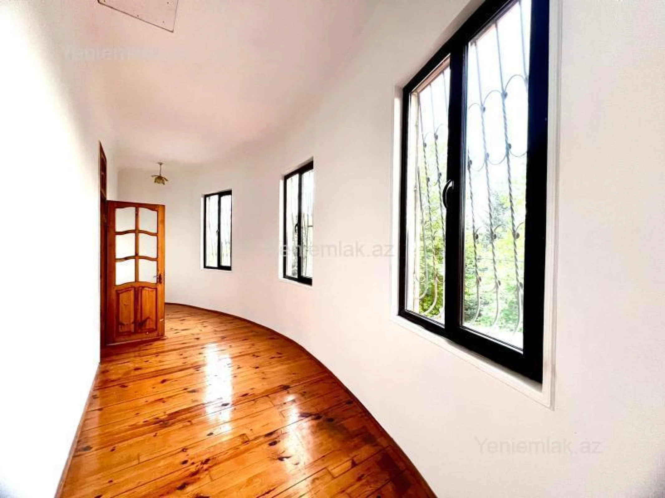 Satılır 7 otaqlı həyət evi 400 m²