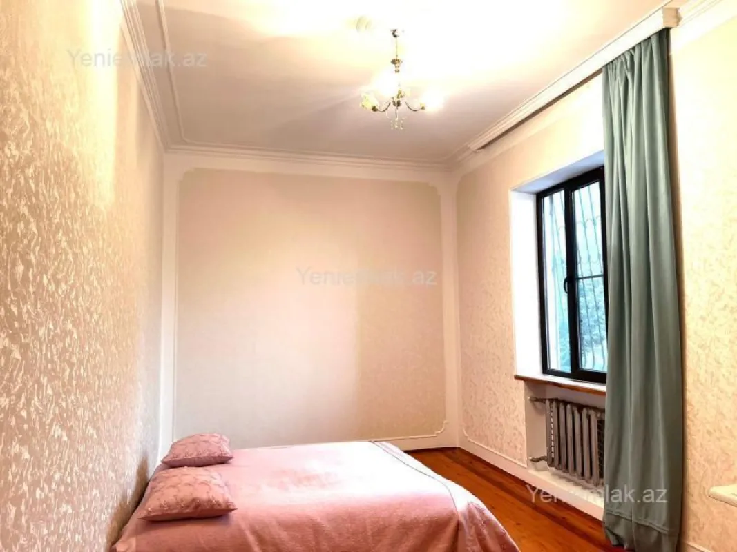 Satılır 7 otaqlı həyət evi 400 m²