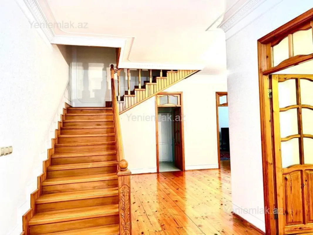 Satılır 7 otaqlı həyət evi 400 m²