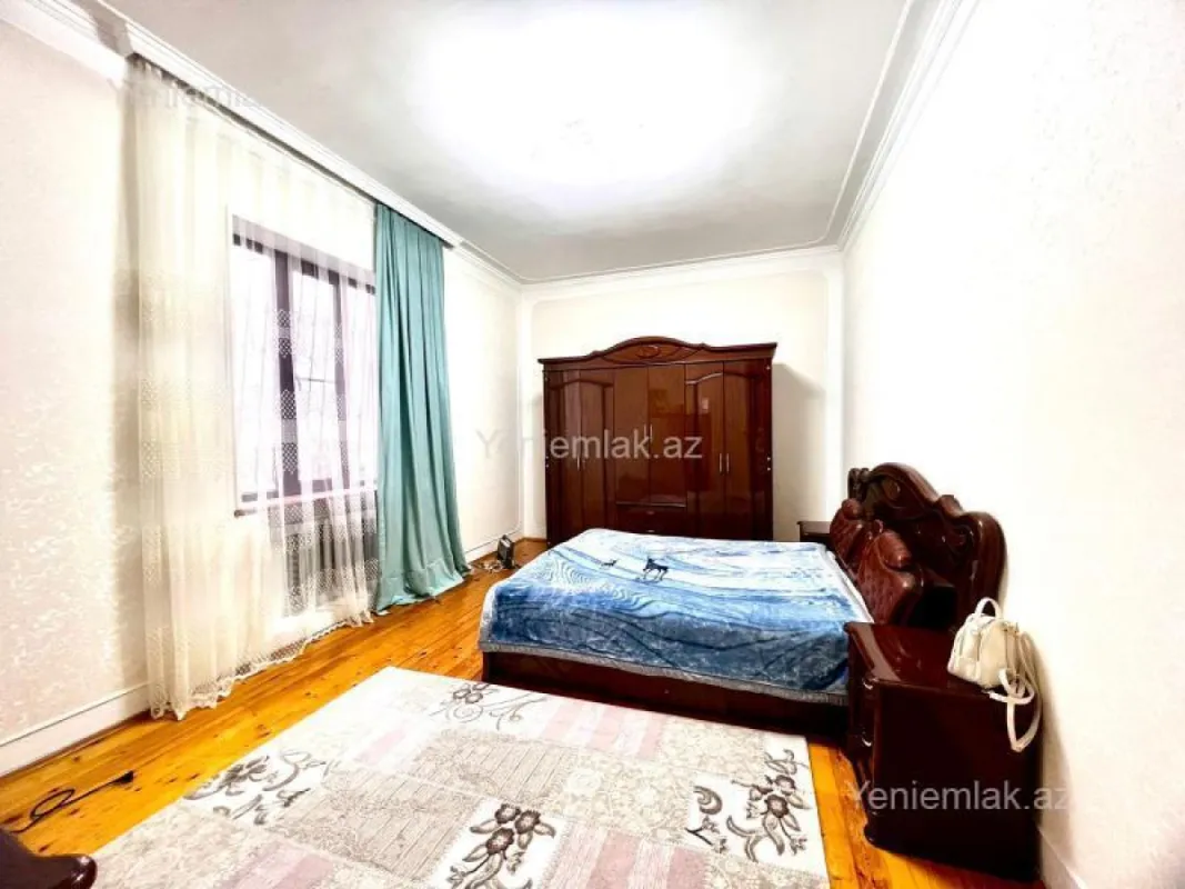 Satılır 7 otaqlı həyət evi 400 m²