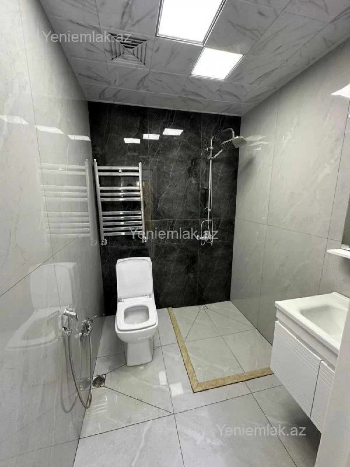 Satılır 2 otaqlı yeni tikili 65 m²