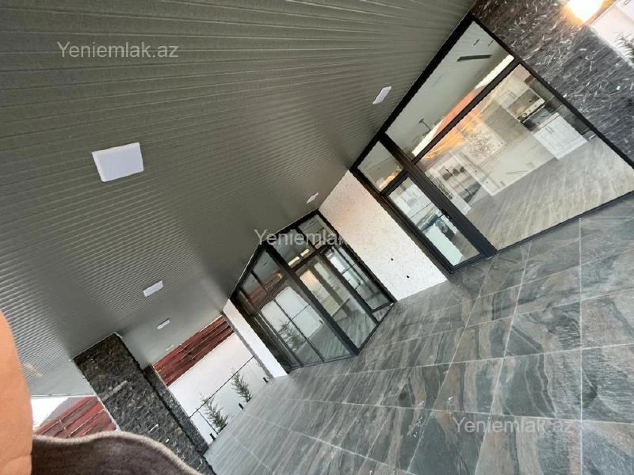 Satılır 5 otaqlı həyət evi 380 m²