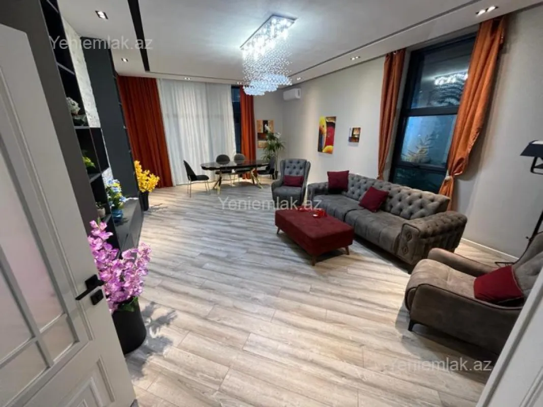Satılır 5 otaqlı həyət evi 380 m²