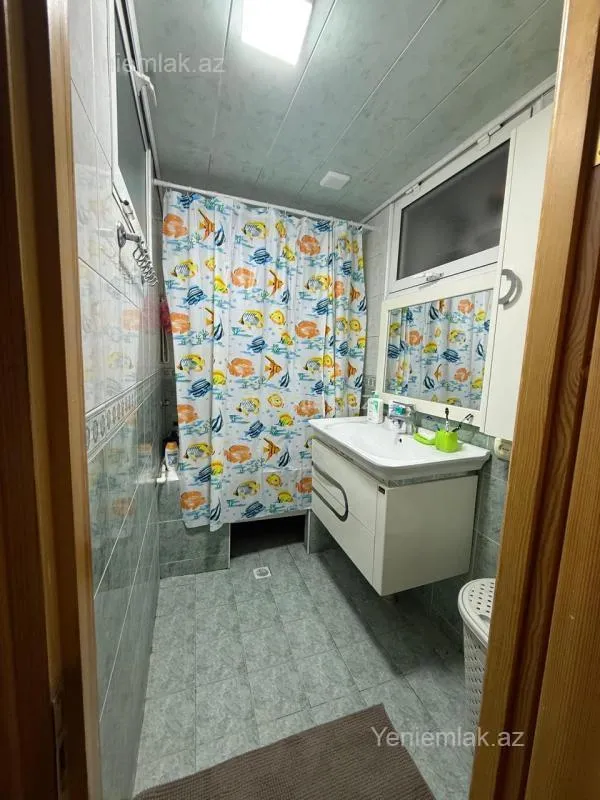 Satılır 4 otaqlı köhnə tikili 100 m²