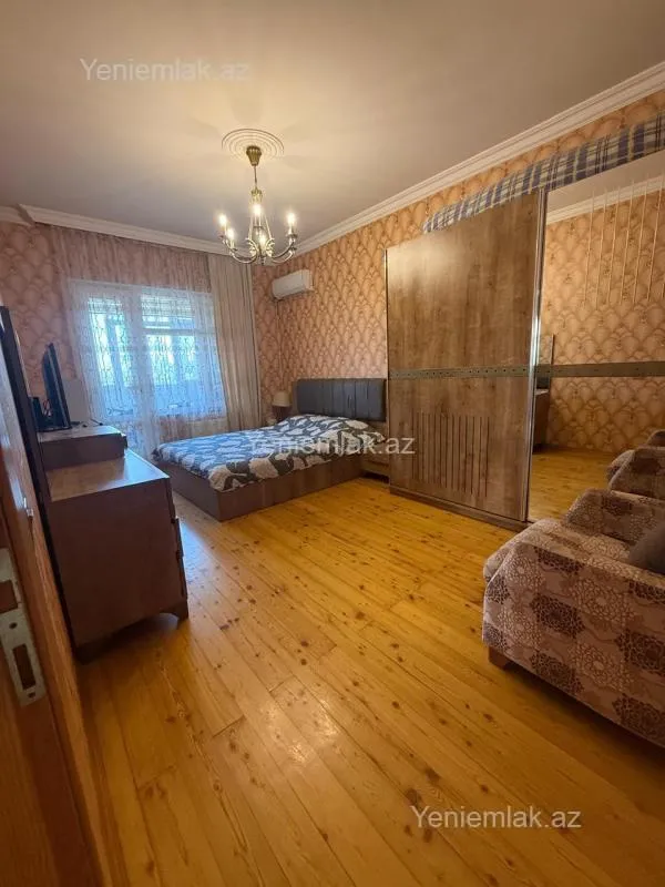 Satılır 4 otaqlı köhnə tikili 100 m²