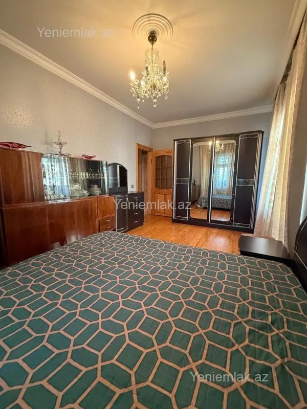 Satılır 4 otaqlı köhnə tikili 100 m²