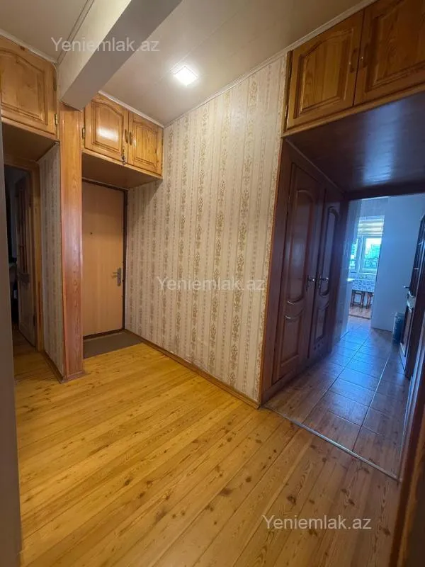 Satılır 4 otaqlı köhnə tikili 100 m²