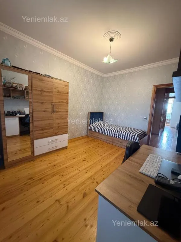 Satılır 4 otaqlı köhnə tikili 100 m²