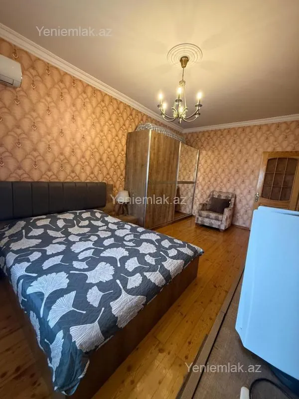 Satılır 4 otaqlı köhnə tikili 100 m²