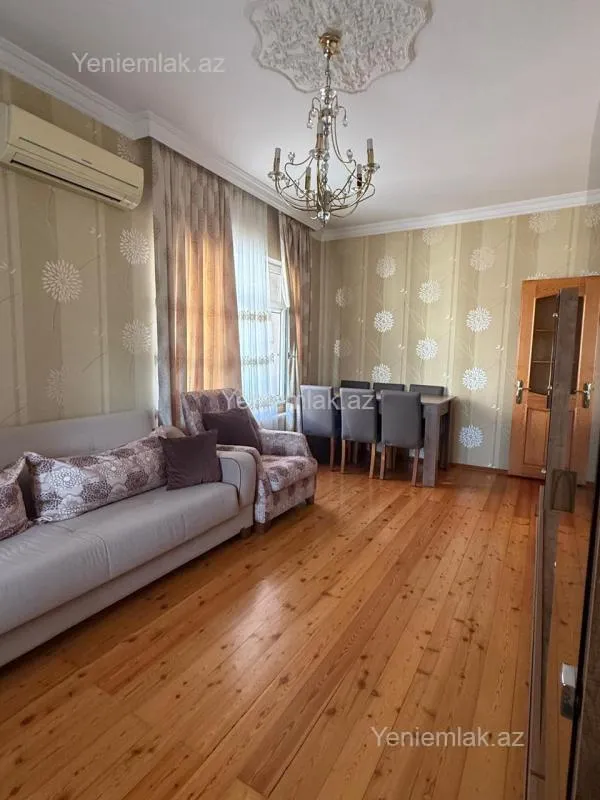 Satılır 4 otaqlı köhnə tikili 100 m²