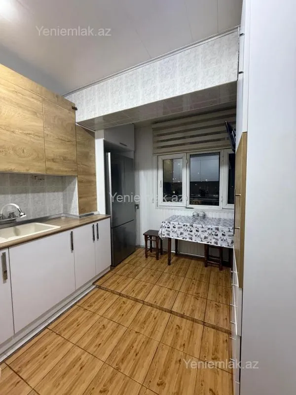 Satılır 4 otaqlı köhnə tikili 100 m²