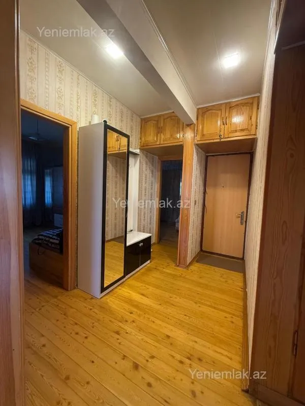 Satılır 4 otaqlı köhnə tikili 100 m²