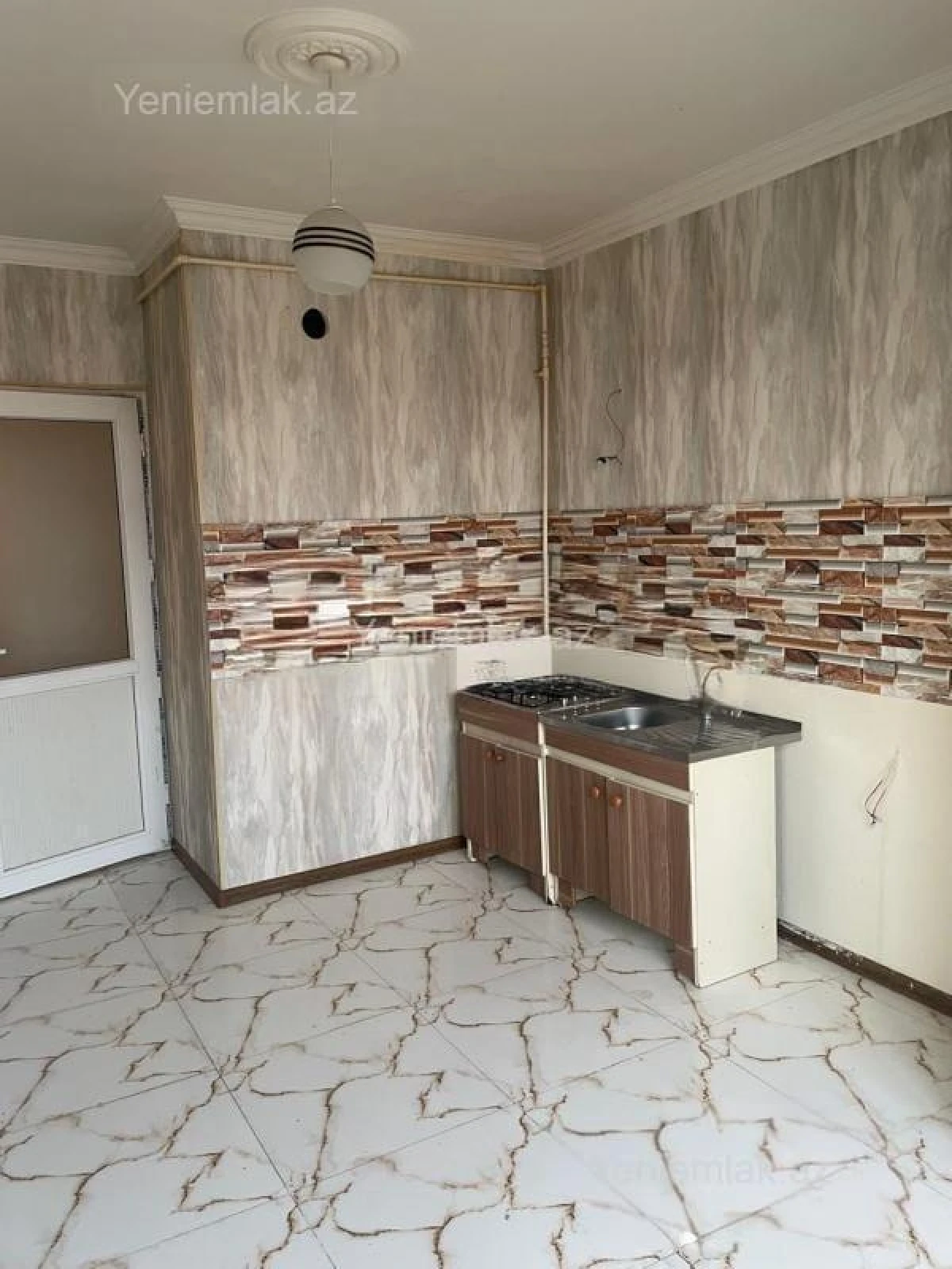 Satılır 2 otaqlı köhnə tikili 54 m²