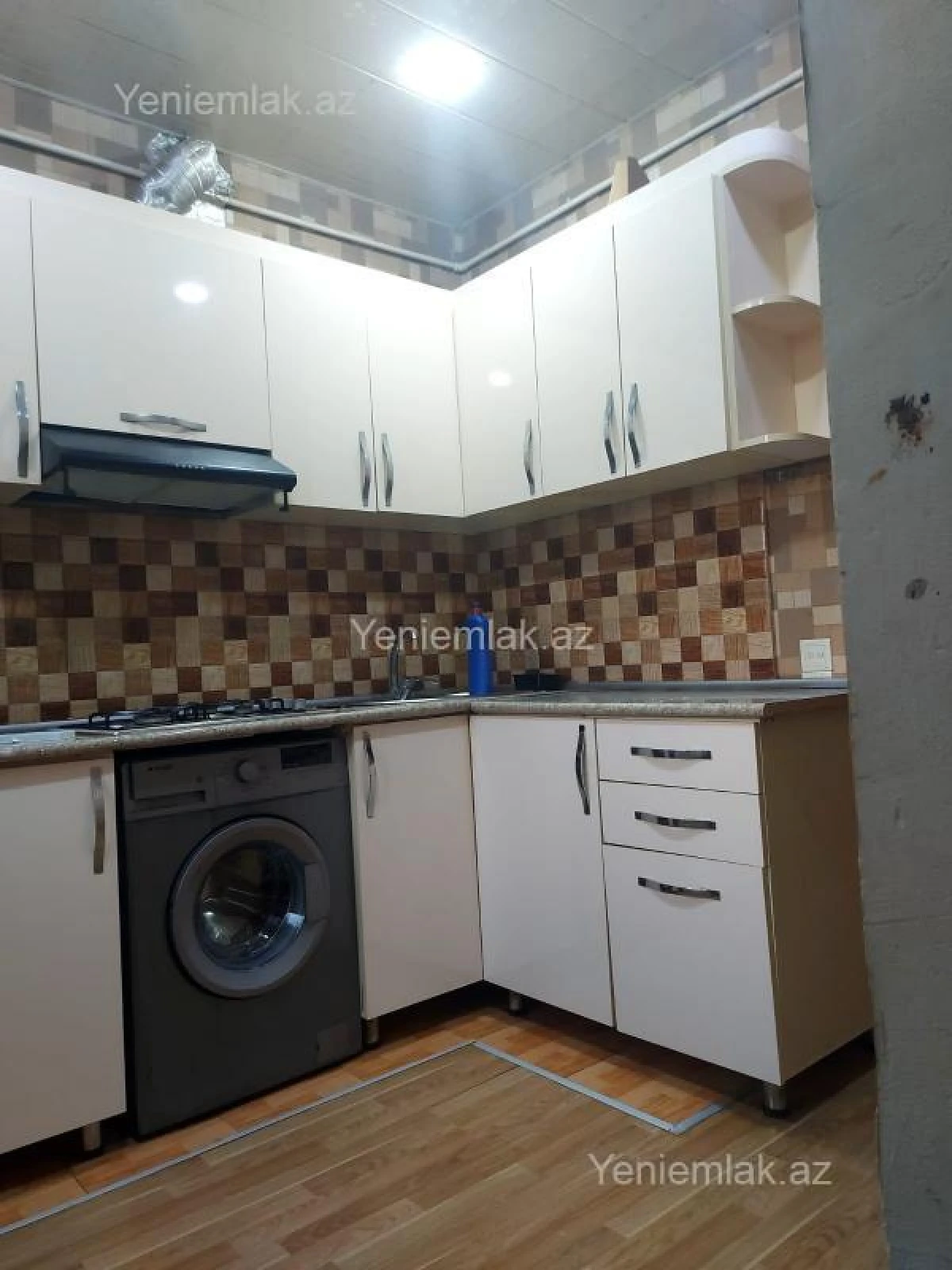 Satılır 2 otaqlı köhnə tikili 65 m²