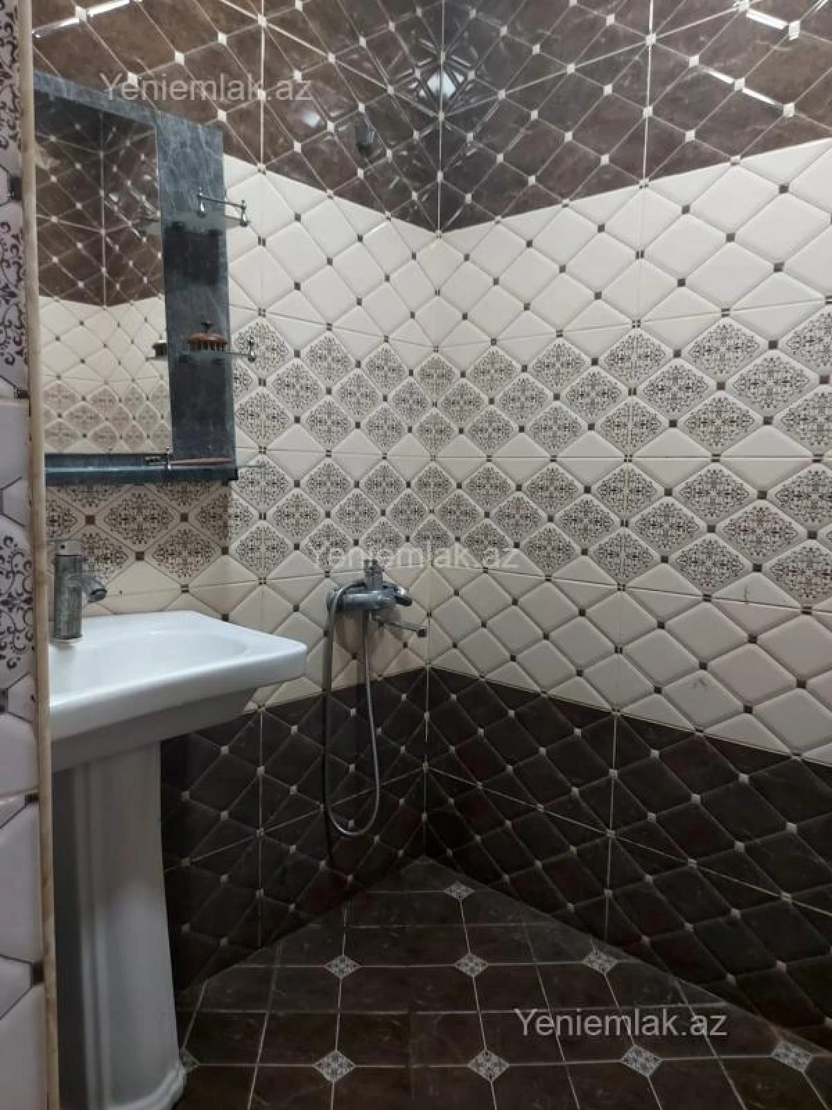 Satılır 2 otaqlı köhnə tikili 65 m²