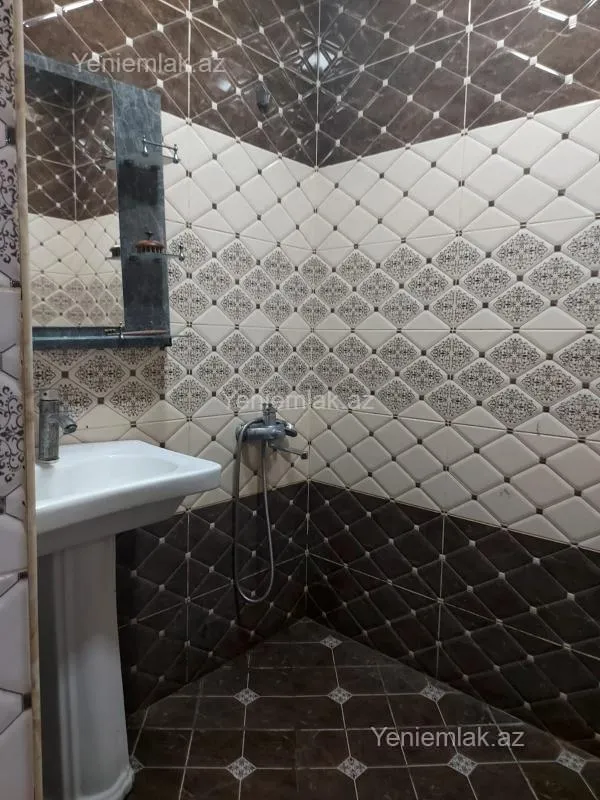 Satılır 2 otaqlı köhnə tikili 65 m²