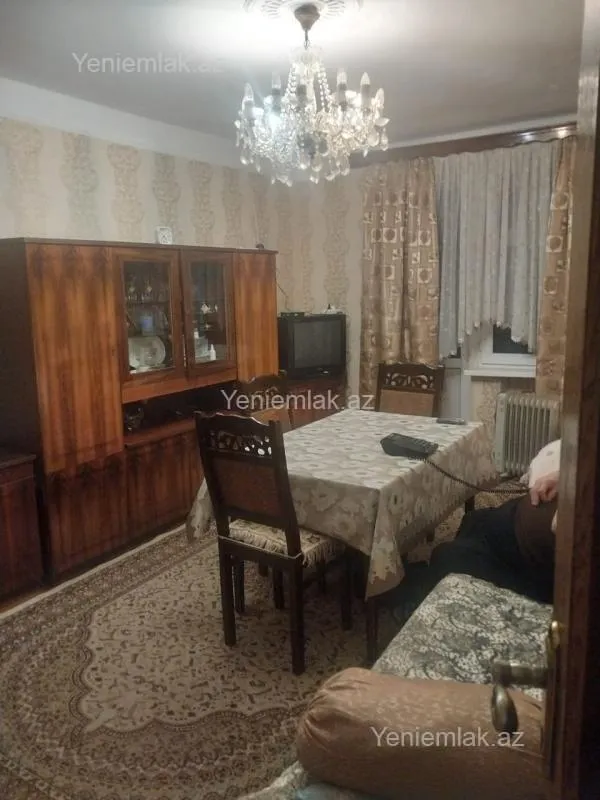 Satılır 2 otaqlı köhnə tikili 55 m²