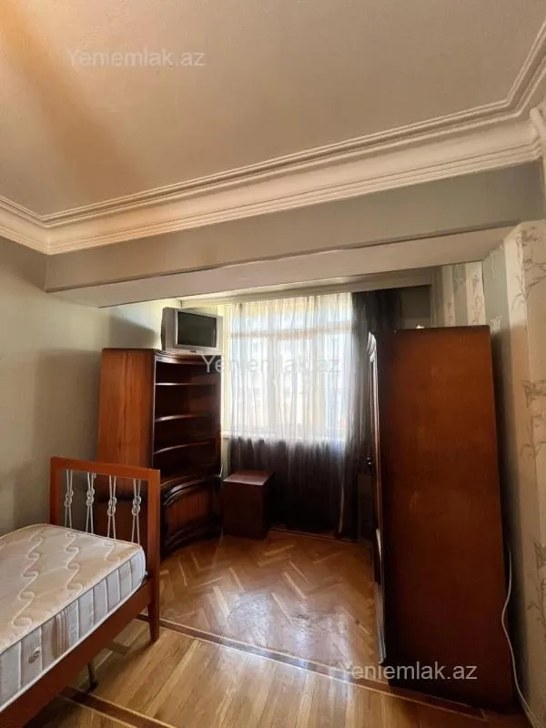 Satılır 3 otaqlı köhnə tikili 85 m²