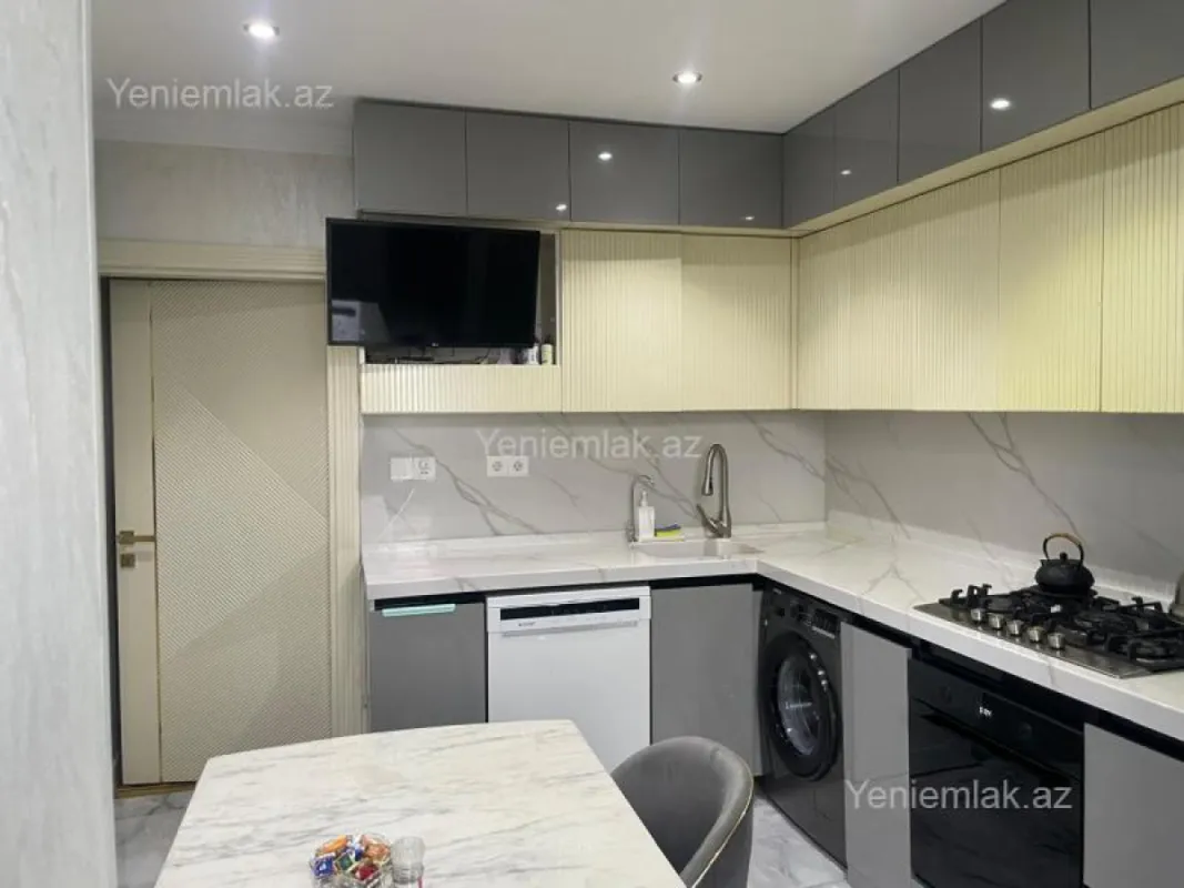 Satılır 4 otaqlı köhnə tikili 140 m²