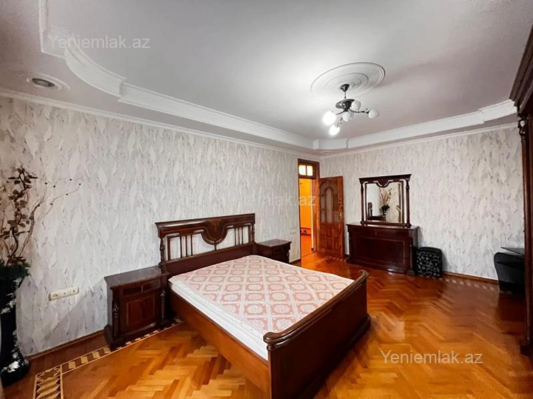 Satılır 3 otaqlı köhnə tikili 103 m²