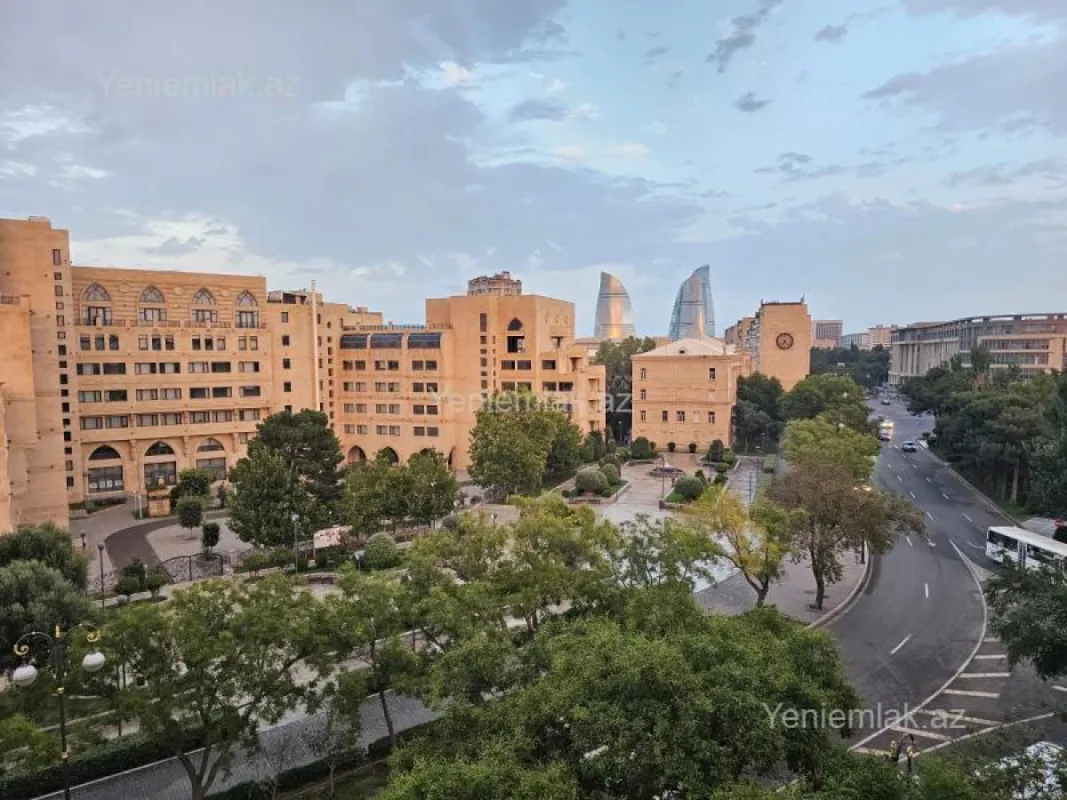 Satılır 3 otaqlı köhnə tikili 103 m²