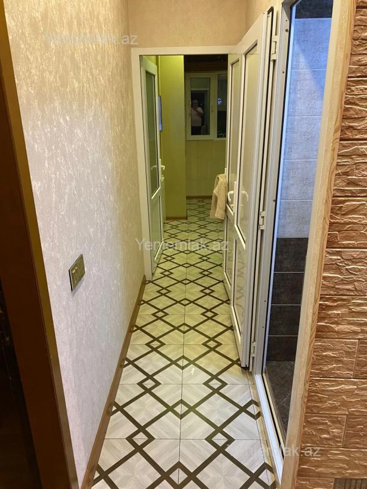 Satılır 3 otaqlı köhnə tikili 80 m²