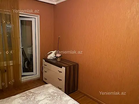 Satılır 3 otaqlı köhnə tikili 80 m²