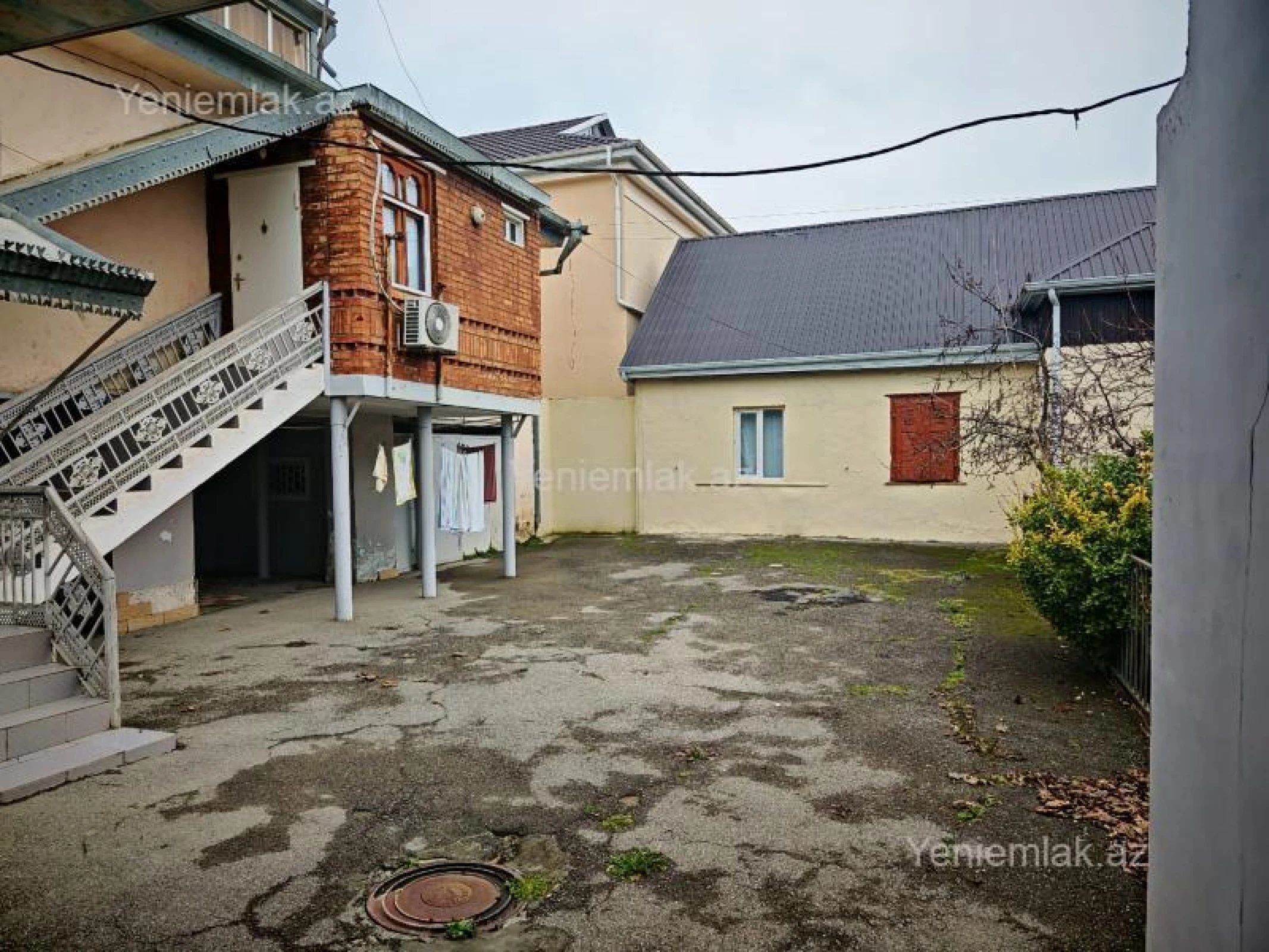 Satılır 4 otaqlı həyət evi 267 m²