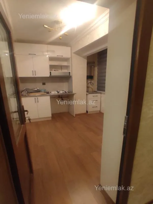 Satılır 3 otaqlı köhnə tikili 60 m²
