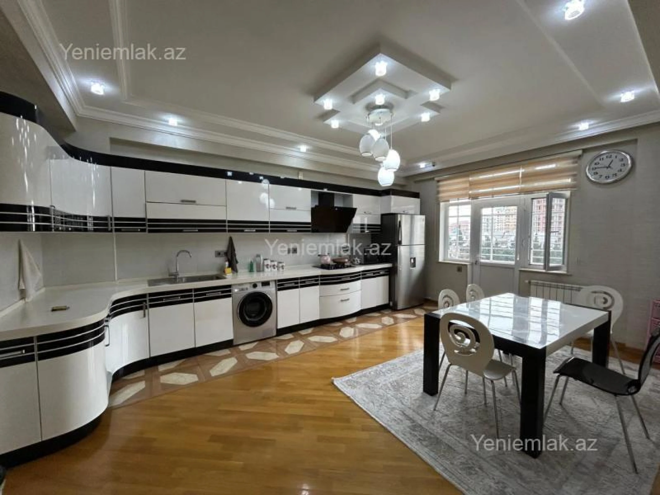 Satılır 3 otaqlı köhnə tikili 148 m²