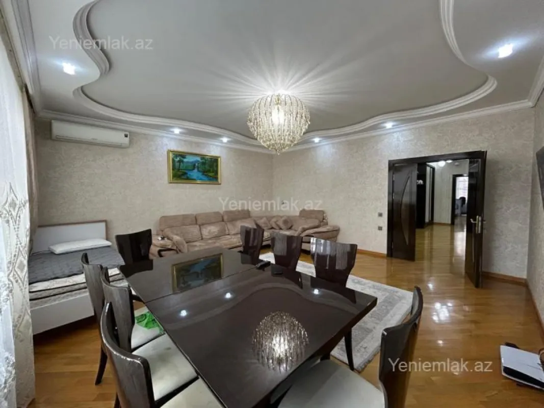Satılır 3 otaqlı köhnə tikili 148 m²