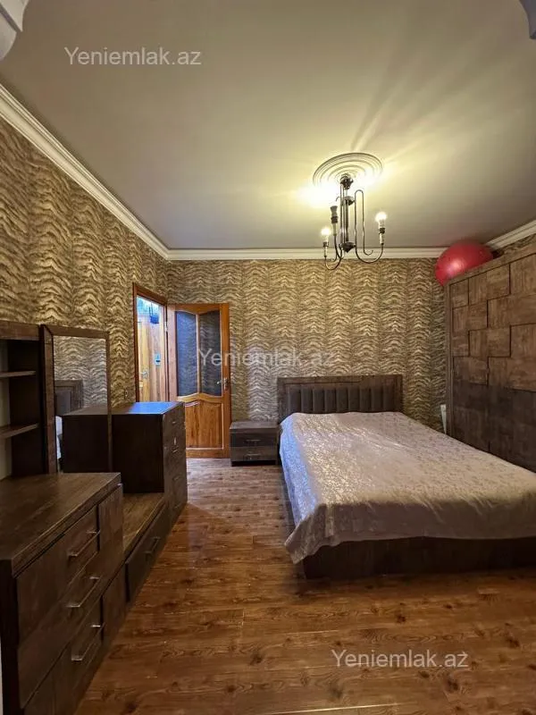 Satılır 2 otaqlı köhnə tikili 60 m²