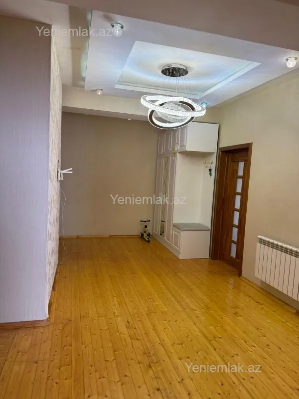 Satılır 3 otaqlı yeni tikili 130 m²